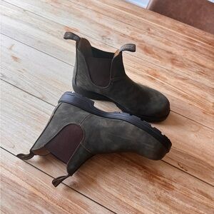 Blundstone 585 rustic brown brand new warranty replacement